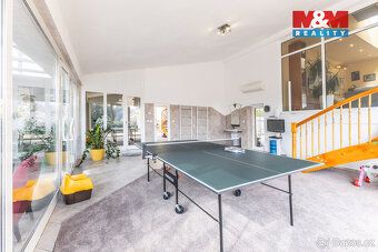 Nabízíme k prodeji luxusní prostornou vilu v klidné okrajové