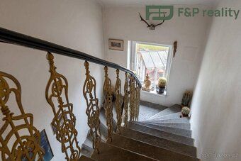 Na prodej historická vila z počátku 20. století, zdobená náp