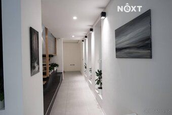 Designový atriový dům 5+kk s galerií, velkorysým prostorem a
