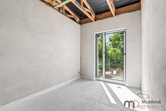 Ve výhradním zastoupení vám nabízím k prodeji moderní řadový
