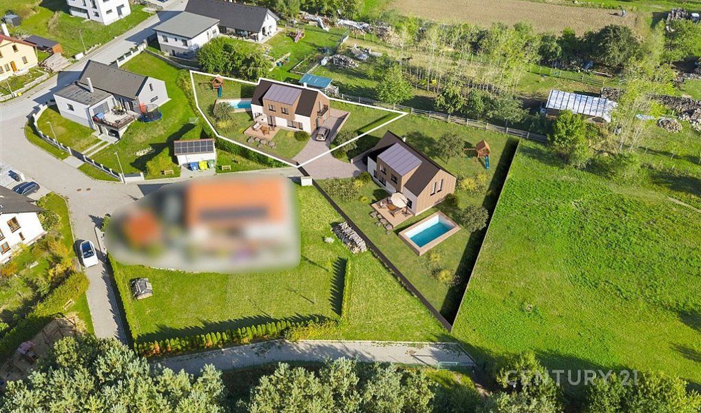 Prodám krásný, slunný stavební pozemek 699m v Petrávči .Pouz