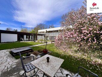 We offer for sale a non-residential unit with an area of 22