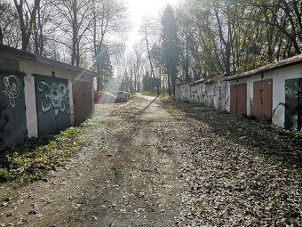 Pronájem krajové prostorné zděné garáže/skladu o velkosti 20