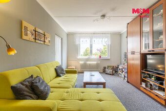 Oferujemy na sprzedaż przestronne mieszkanie 3+1 o