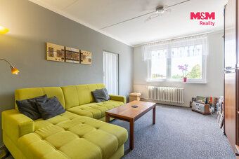 Oferujemy na sprzedaż przestronne mieszkanie 3+1 o