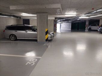 Nabízím parkovací stání č. 38 (standardní rozměr 2,5 x 5,0 m