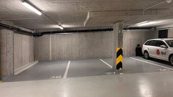 Nabízím parkovací stání č. 38 (standardní rozměr 2,5 x 5,0 m
