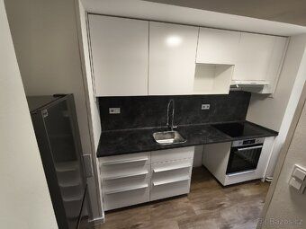 Dobrý den, nabízím k dlouhodobému pronájmu byt o rozloze 65m