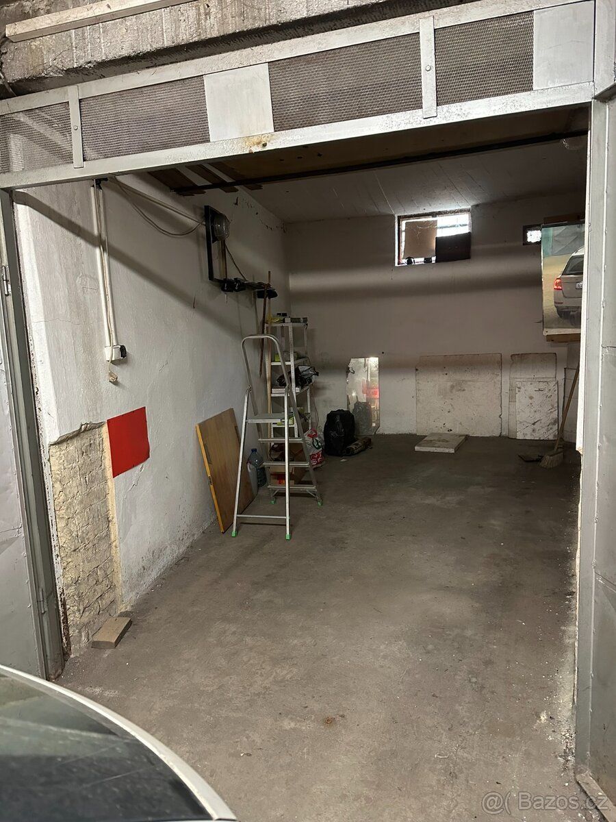 Pronajmu dvě garáže i jednotlivě na ul. U Lesa, Ostrava Hrab