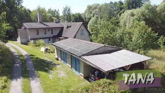 Ev.č. 00432 Nabízíme Vám k prodeji rodinný dům s třemi byty,
