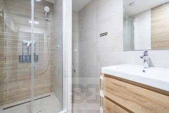 Re. No. N09436 Immediately ready to move in. We offer a