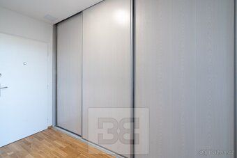 Re. No. N09436 Immediately ready to move in. We offer a