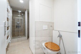 Re. No. N09436 Immediately ready to move in. We offer a