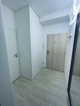 Сучасна квартира площею 1+кк в девелоперському проекті