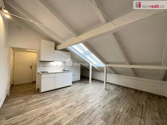 Pronajmu podkrovní 1+kk o celkové ploše 29 m2 v nájemním dom