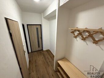 Pronajmu podkrovní 1+kk o celkové ploše 29 m2 v nájemním dom