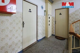 Nabízíme k pronájmu světlý a prostorný byt 2+1 v osobním vla