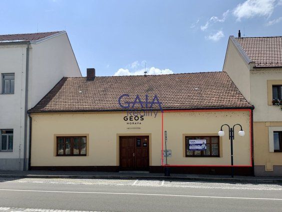 Ponukujeme na prenájom priestrannú kanceláriu alebo