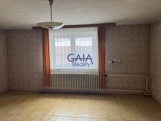 Exkluzívne ponúkame na predaj tehlový, dvojpodlažný dom 3+1