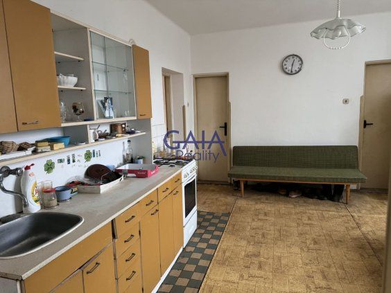 Exkluzívne ponúkame na predaj tehlový, dvojpodlažný dom 3+1