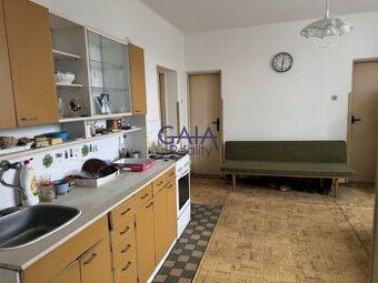 Exkluzívne ponúkame na predaj tehlový, dvojpodlažný dom 3+1