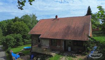 Oferujemy dom jednorodzinny z układem 3+1, przeznaczony do