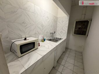 + poplatky. , pronájem kanceláře 17m², která se nachází ve č