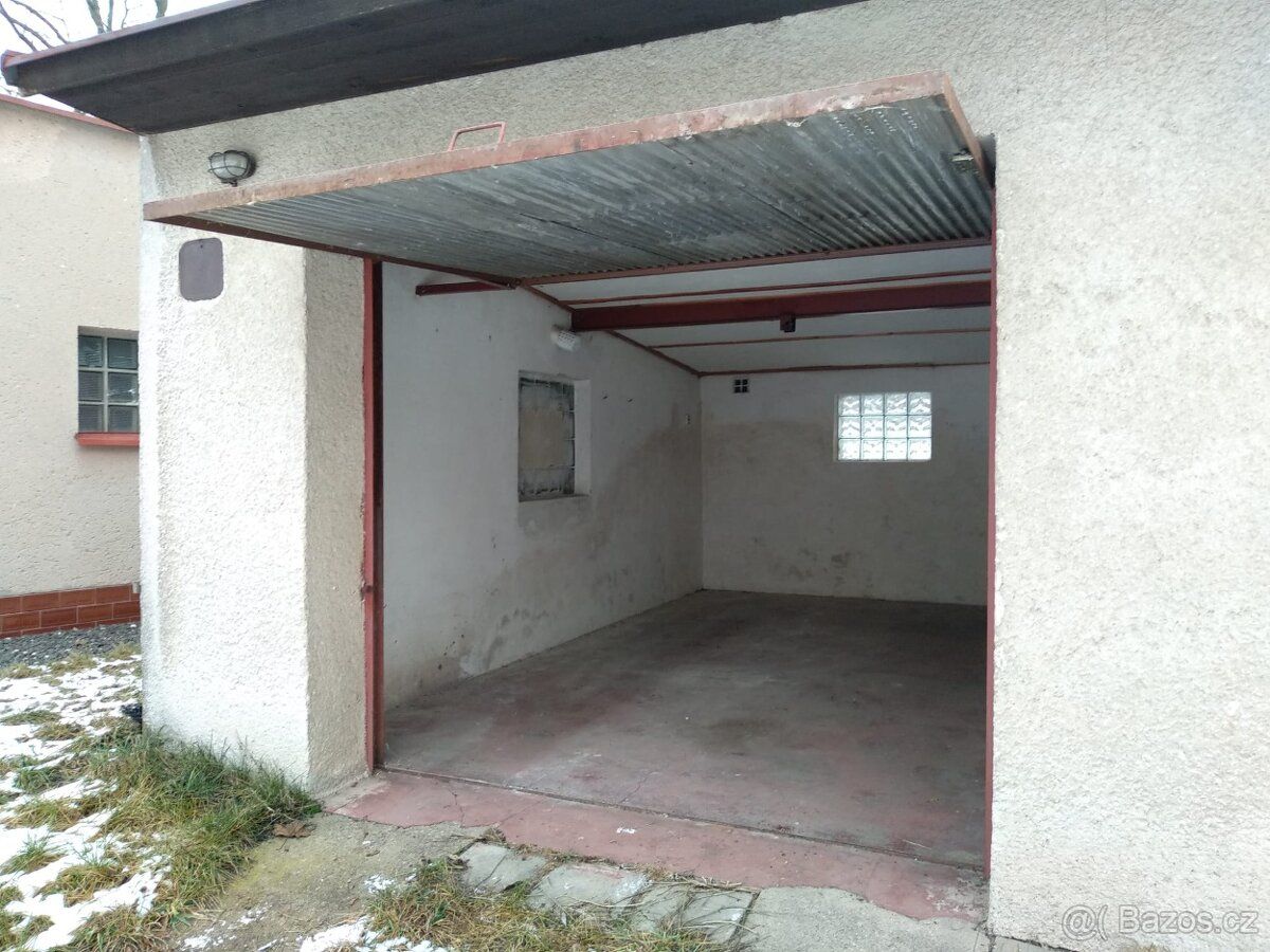 Prodám garáž, pozemek 23m2. Garáž se nachází v Jilemnici v u