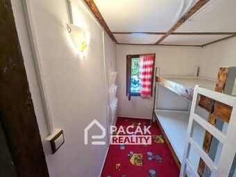 Nr ref. 00824 Oferujemy na sprzedaż chatę w pięknej i