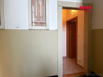 Pronájem bytu 2+kk ve 2. patře cihlového domu v Praze 4 (Nus