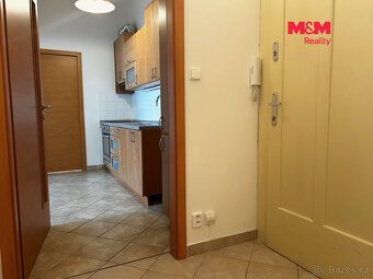 Pronájem bytu 2+kk ve 2. patře cihlového domu v Praze 4 (Nus