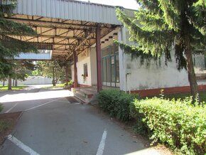 I am selling a 6-floor administrative building /5 above