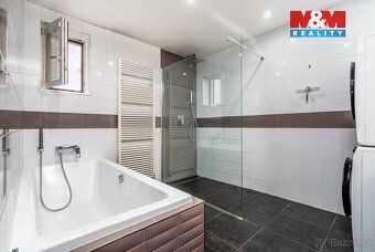 Ми пропонуємо на продаж односімейний будинок з корисною