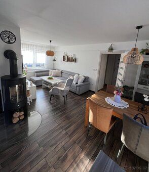 Prodej st. pozemku 932 m² s domem 100 m² Nabízím k prodeji s