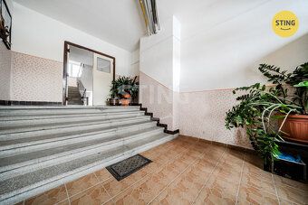 Oferujemy do wynajęcia przestronny i jasny apartament o
