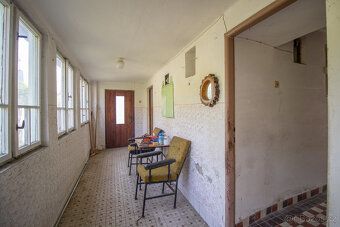 Oferujemy na sprzedaż starszy parterowy dom jednorodzinny /