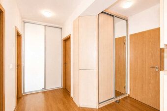 Wynajmę nowoczesny apartament 3+pok., 76 m2 z balkonem i