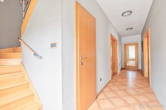 Sprzedam dom jednorodzinny o układzie 5+1 i powierzchni