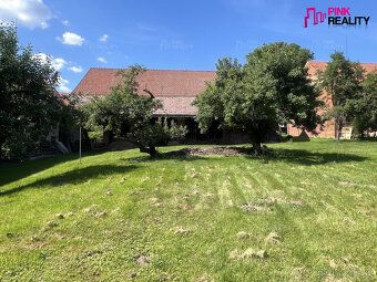 We offer for sale a traditional agricultural homestead less