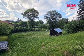 Sprzedam budowlaną działkę o powierzchni 1 326 m² w