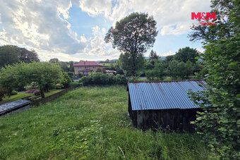 Sprzedam budowlaną działkę o powierzchni 1 326 m² w