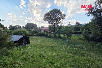 Sprzedam budowlaną działkę o powierzchni 1 326 m² w