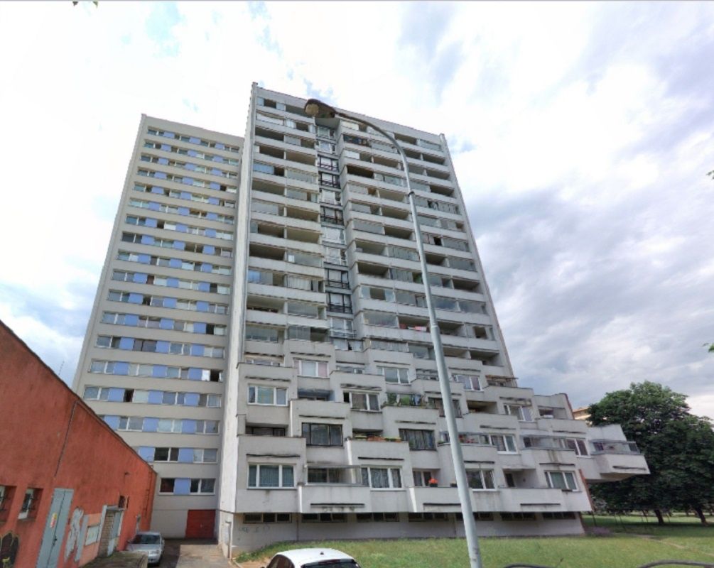 Jednotka sa nachádza v okrajovej zastavanej časti mesta