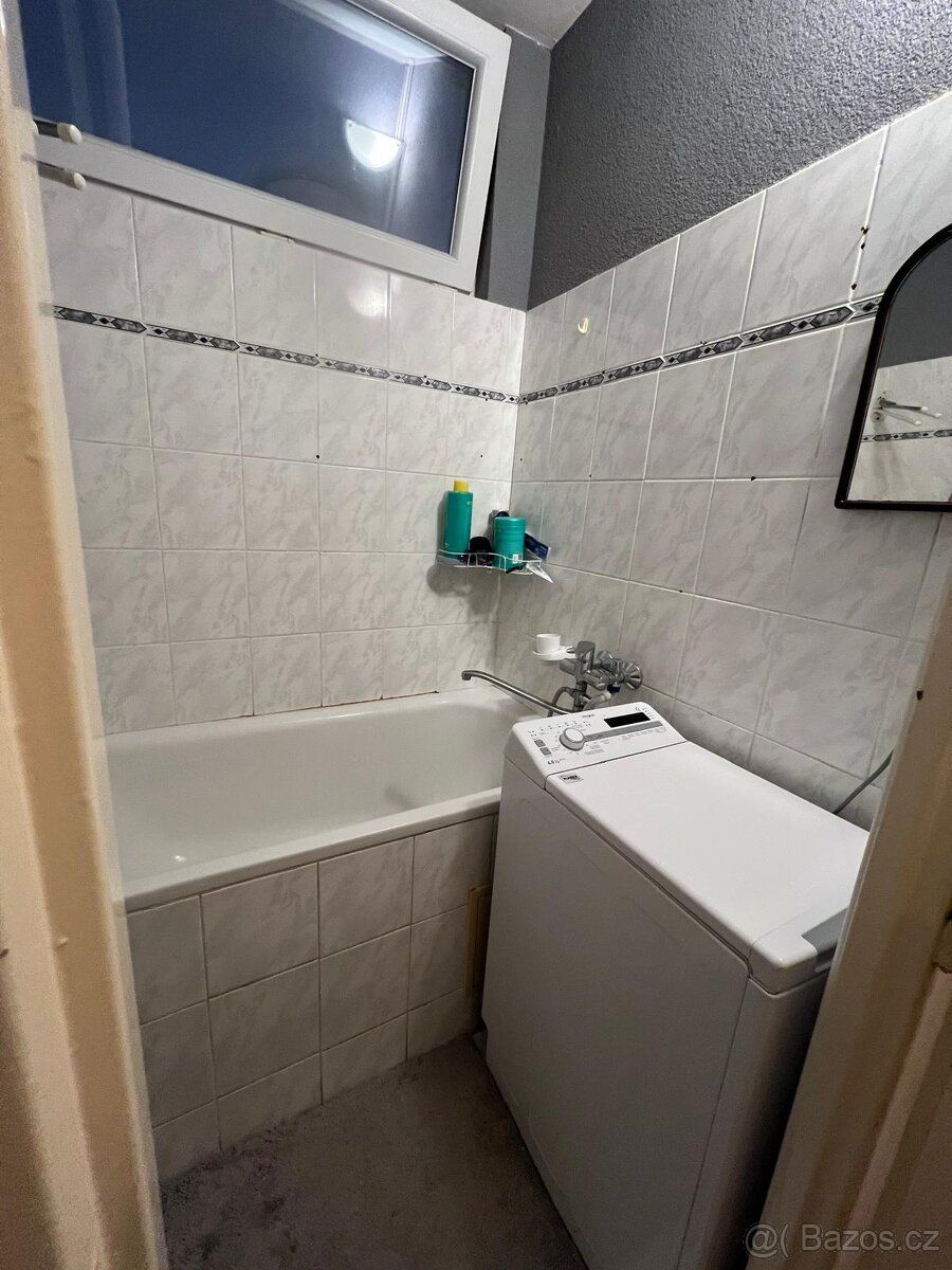 Částečně vybavený byt 2+1 k pronájmu s balkonem
K dlouhodobé