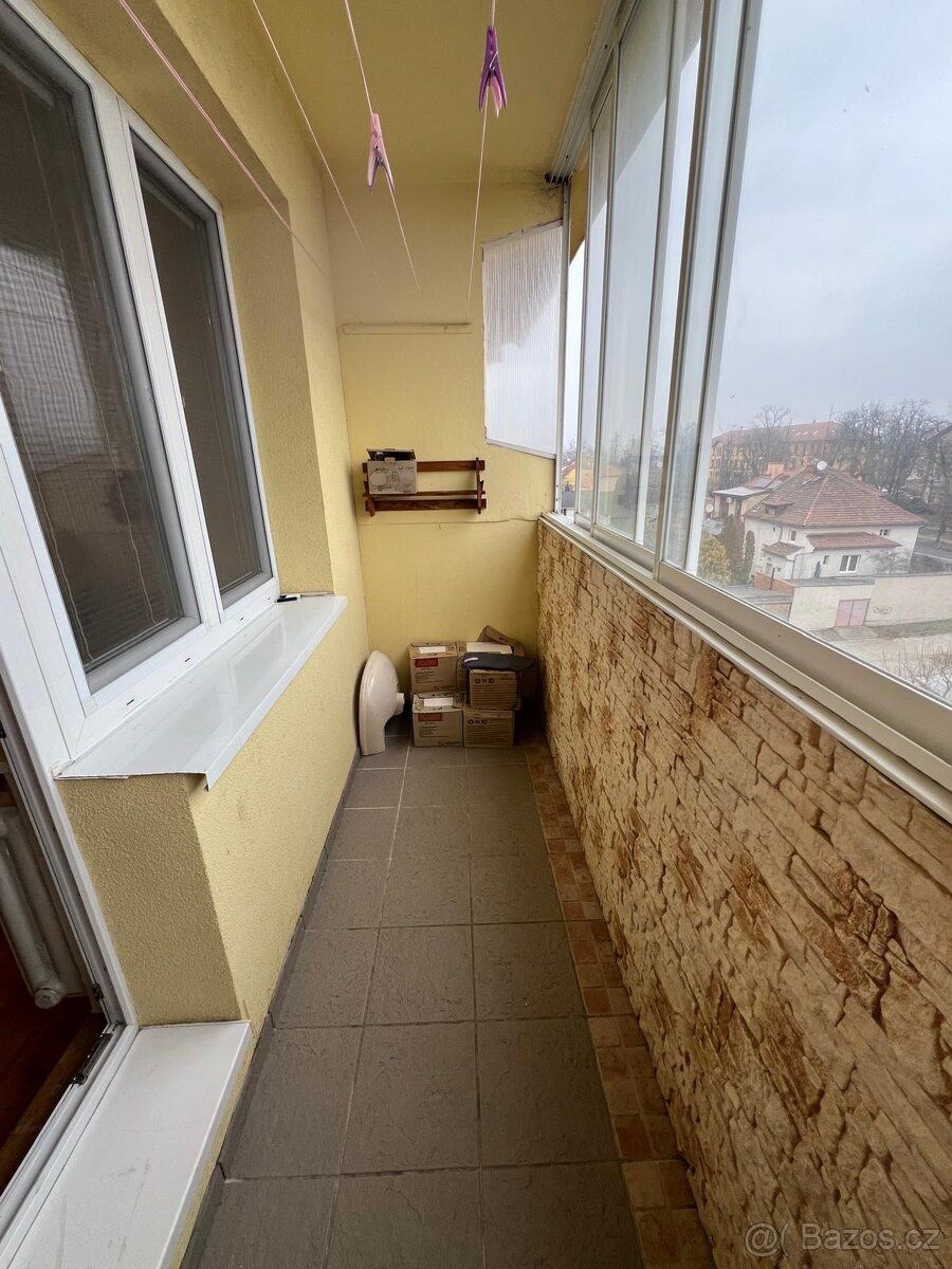 Částečně vybavený byt 2+1 k pronájmu s balkonem
K dlouhodobé
