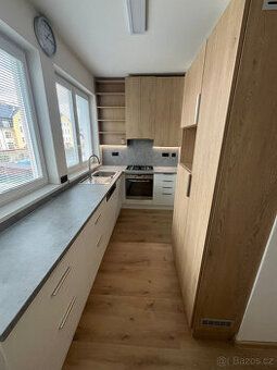 Nabízíme k pronájmu byt o dispozici 2+kk a podlahové ploše 4
