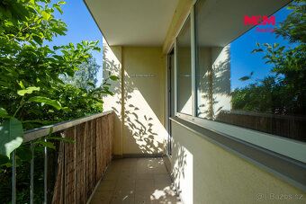 Nabízíme ke koupi prostorný byt 3+1 (73 m²) v 1. NP panelové