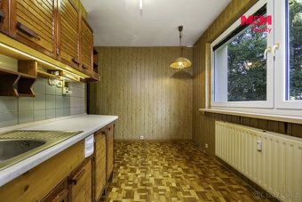 Nabízíme ke koupi prostorný byt 3+1 (73 m²) v 1. NP panelové