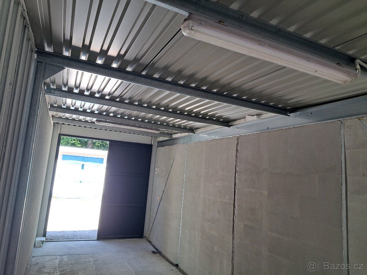 Pronájem nadstandartni velikosti 7,8x3 garáže 2600/měsíc kau