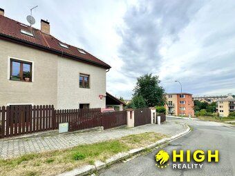 Ev.č. 00669 Nabízíme k pronájmu podkrovní byt 2+1 v rodinném